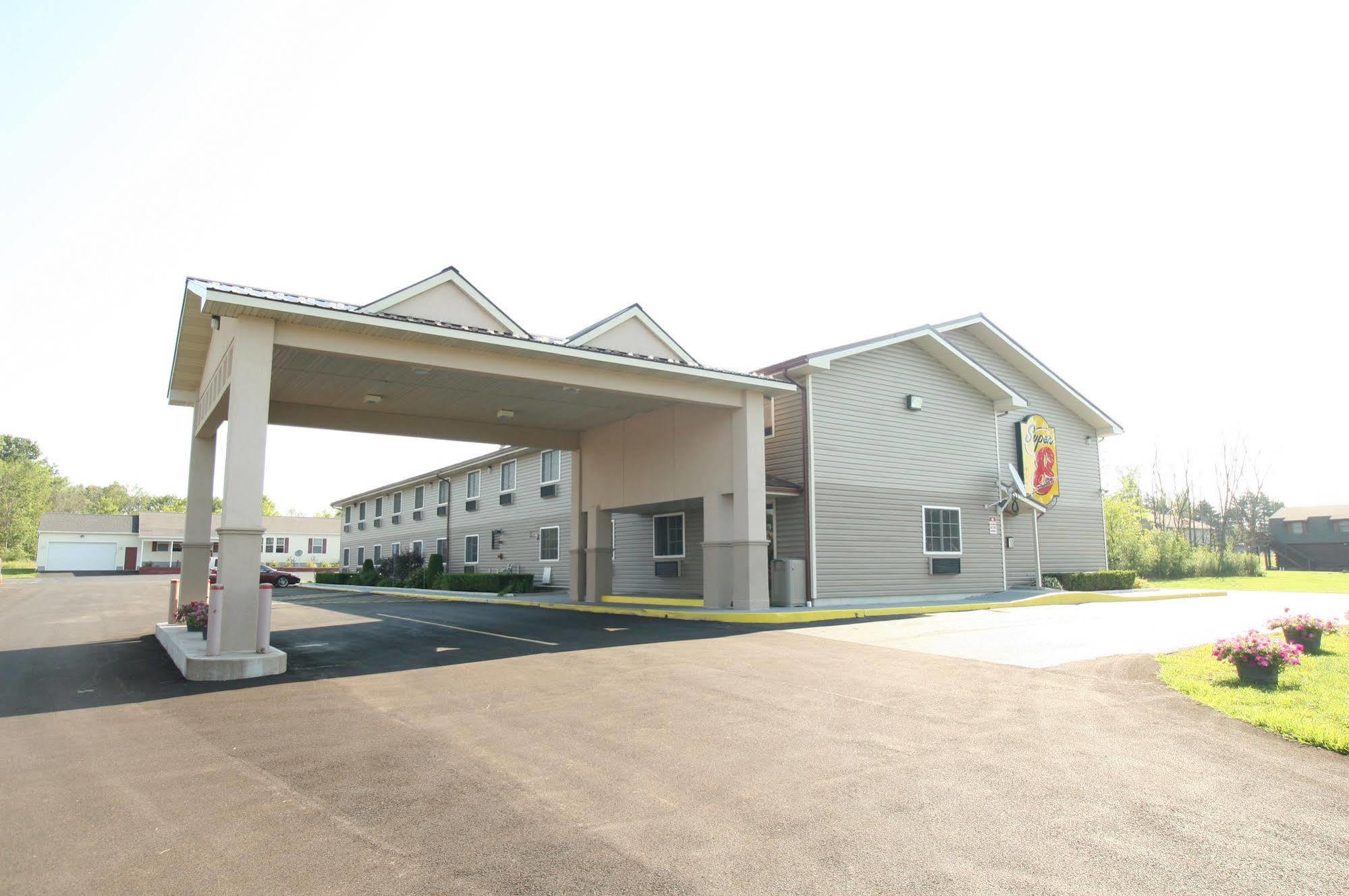 Super 8 By Wyndham Pulaski Exterior photo